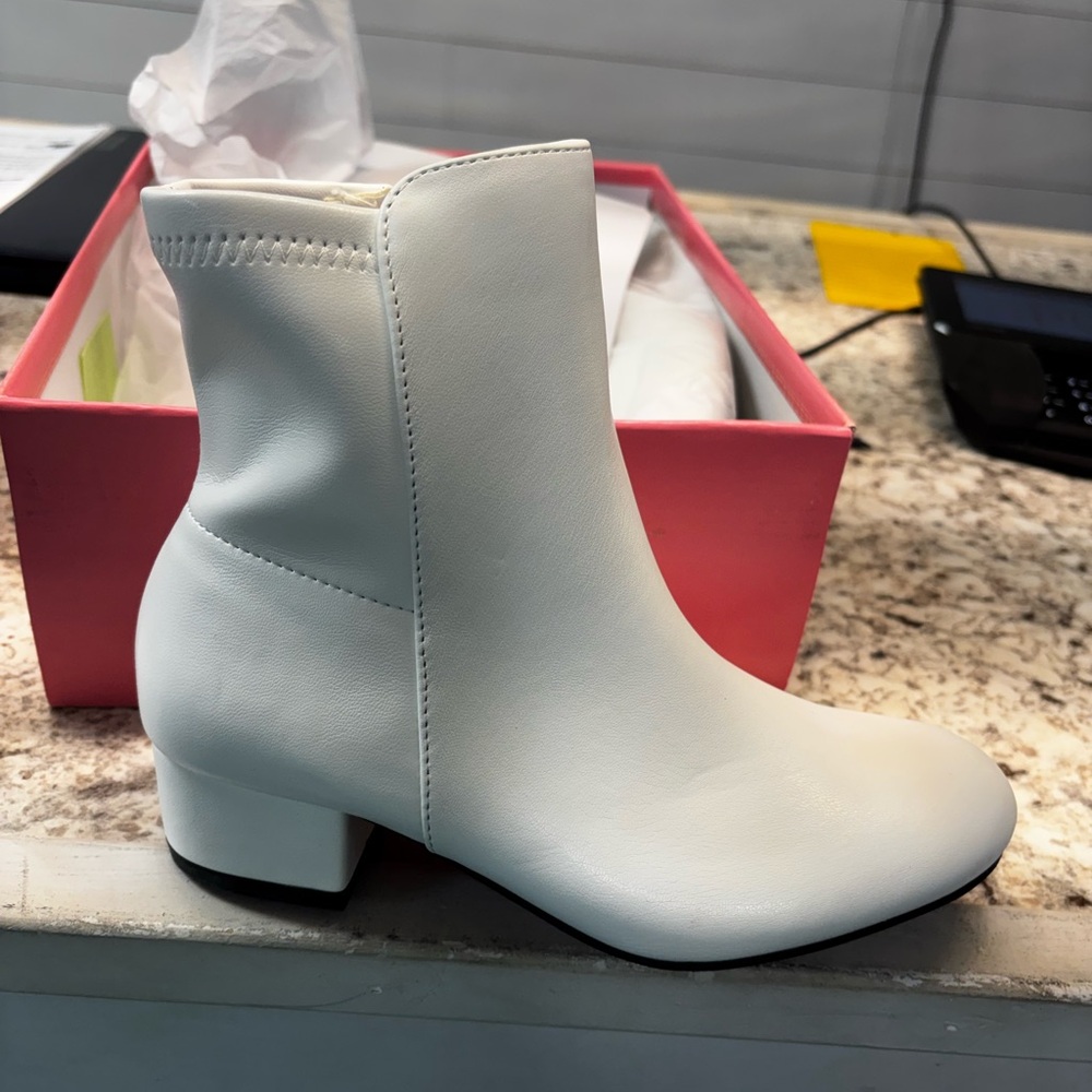 Youth Size 2 White Ankle Booties by Mia
